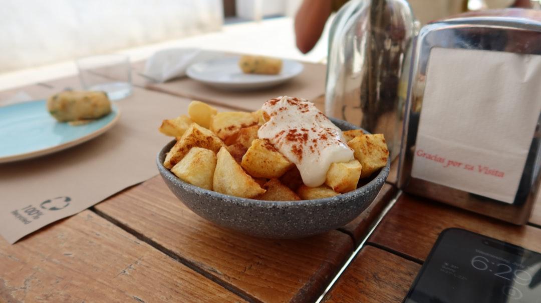 Ración de patatas bravas - Raciones
